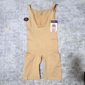 BNWT/ 1X shape wear